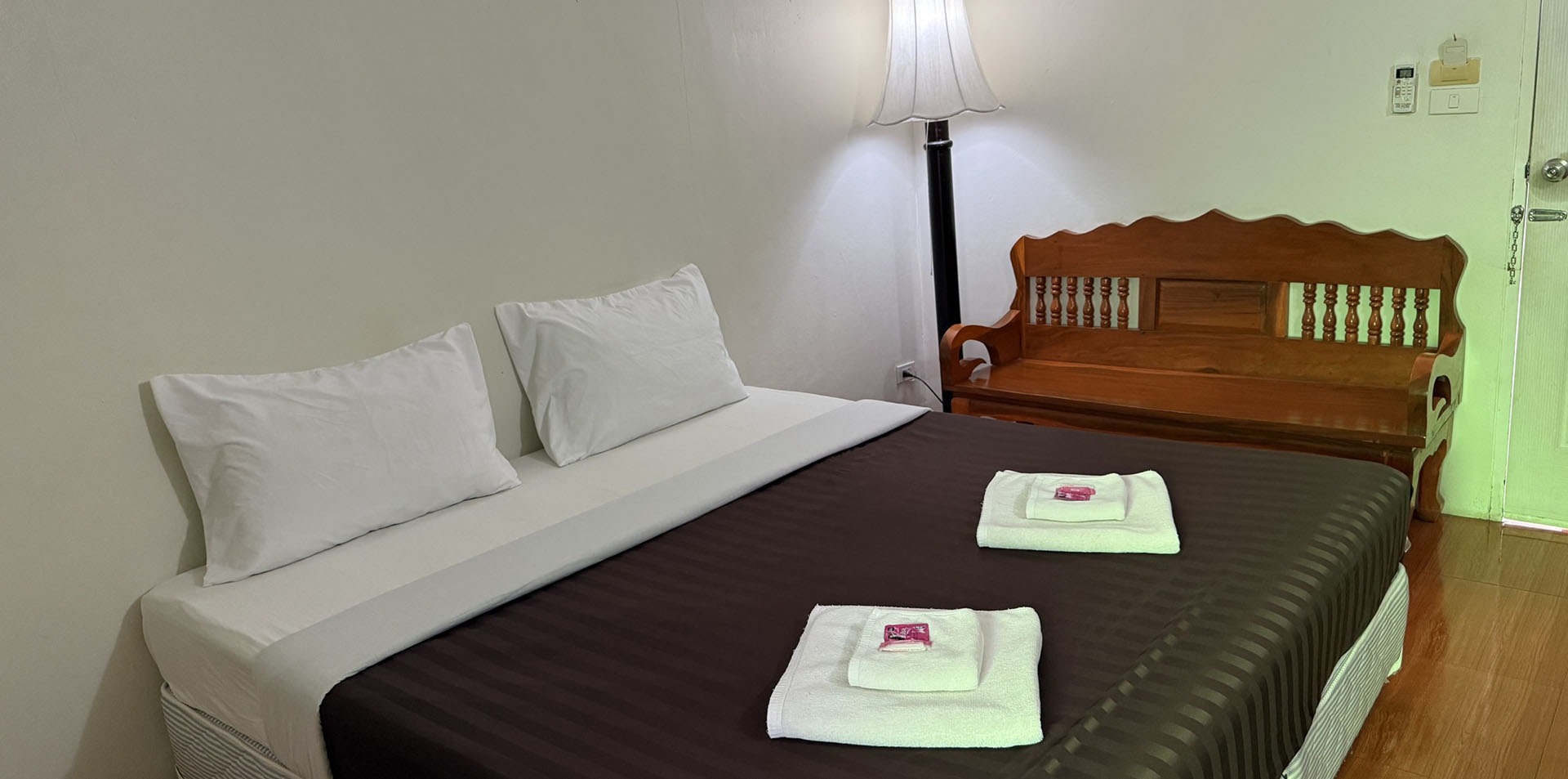 โรงแรมตั้งอยู่บริเวณหลังมหาวิทยาลัยเชียงใหม่